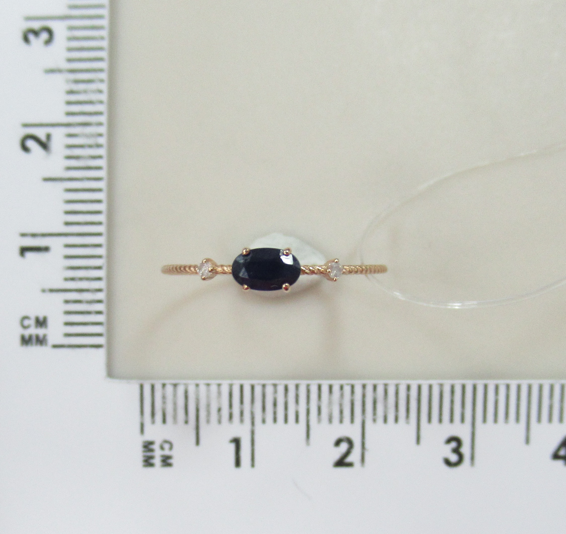 Кольцо из золота с сапфиром